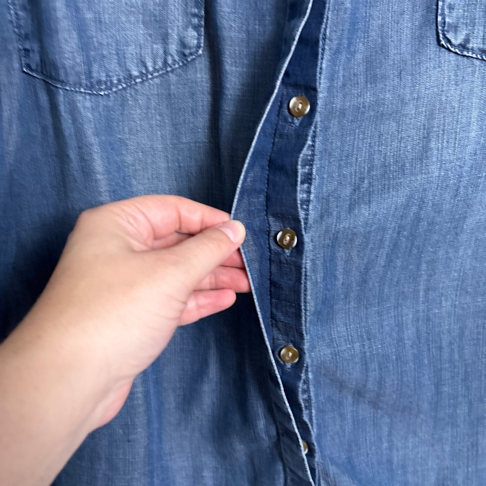 Chicos Top 3 XL 16 Relaxed Blue Chambray Roll Tab Lyocell Button Casual Classic - Picture 6 of 12